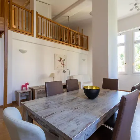 Appealing In By The Town Centre Apartment